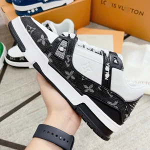 Giày Trainer Black White họa tiết độc đáo